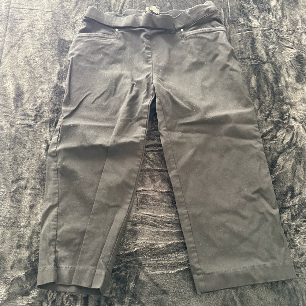 89th & Madison Women's Black Capris
